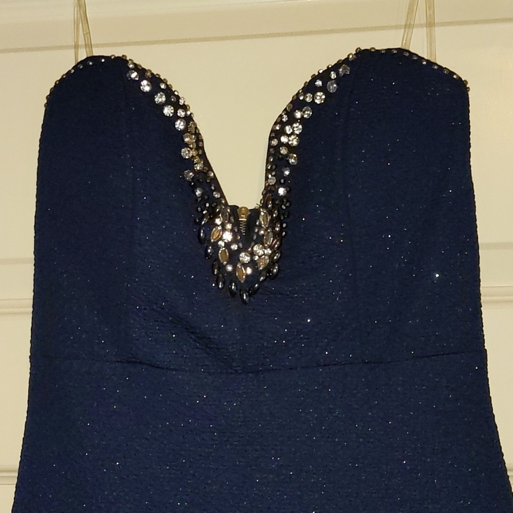 Beautiful evening dress - Picture 2 of 10